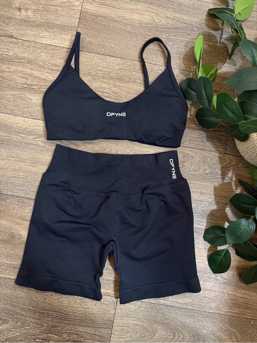 Dfyne black set size S